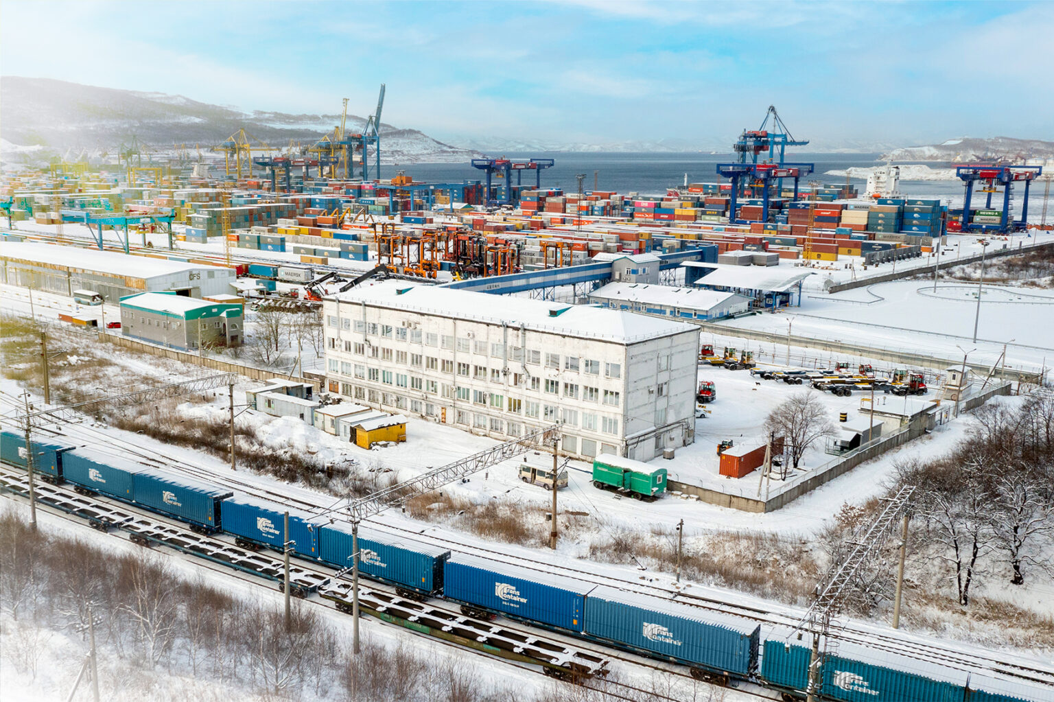 ГК «Дело» запускает регулярный сервис для доставки грузов из Приморского края в Челябинск