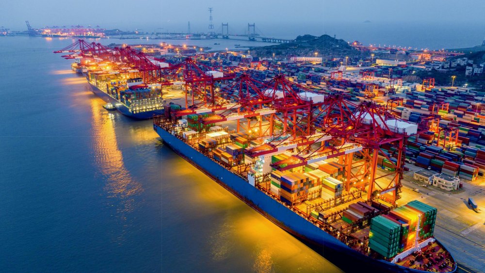 Крупнейший в мире порт Шанхай в январе увеличил перевалку контейнеров на 18%